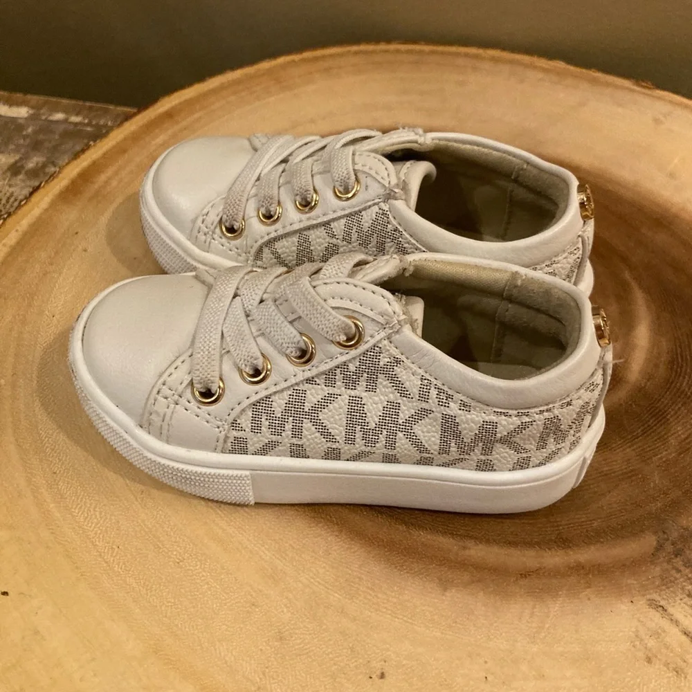 Michael Kors kids Lace‎ Up Slip On White Silver Logo Sneakers Sz-3